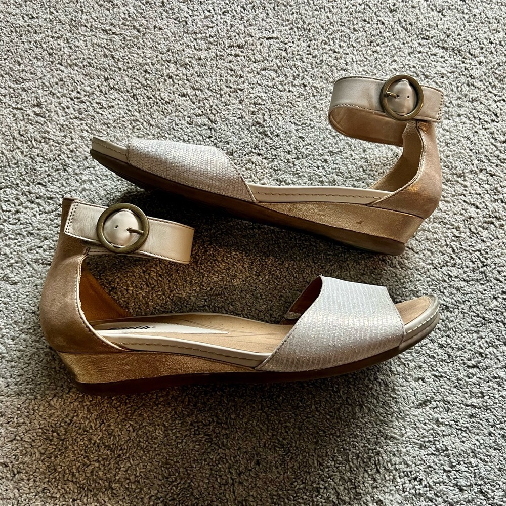 Earth Sandals Womens 12 M Champagne Gold Leather Hera Comfort Ankle Strap Wedge